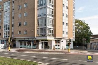 Immeuble commercial avec emplacement d'angle et grande visibilité à un emplacement de choix à BerchemSur la très animée Grotesteenweg, l'une des...