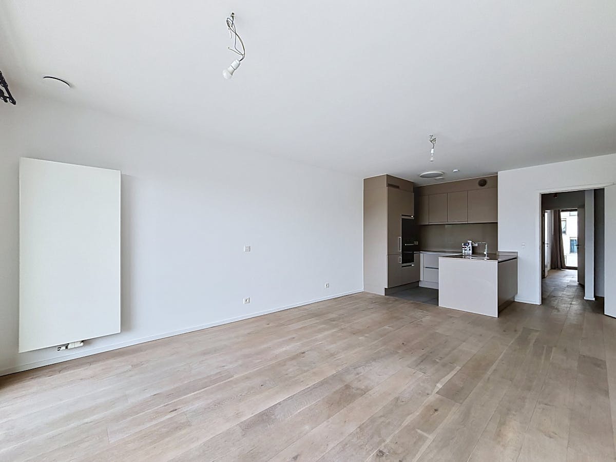 Brussel : Mooi 2 slaapkamer appartement + parking - foto 4