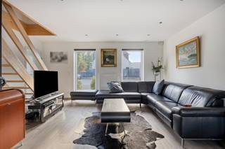 Deze uitzonderlijke eigendom combineert comfortabel wonen met tal van extra mogelijkheden dankzij het ruime bijgebouw en de goed onderhouden...