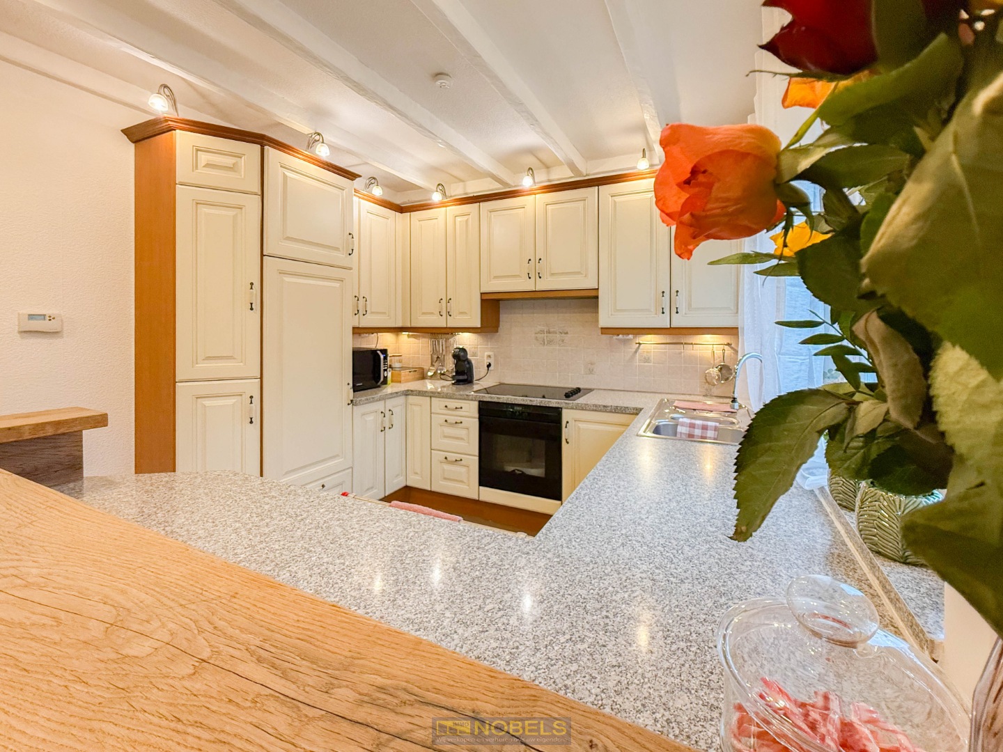 Te koop, ruime gerenoveerde bungalow met open zicht op velden! - foto 5