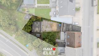 Grondig gerenoveerde ruime woning (enkel de gevel is nog zichtbaar) met extra ruimte voor allerhande activiteiten. Grote garage van 52 m² met...