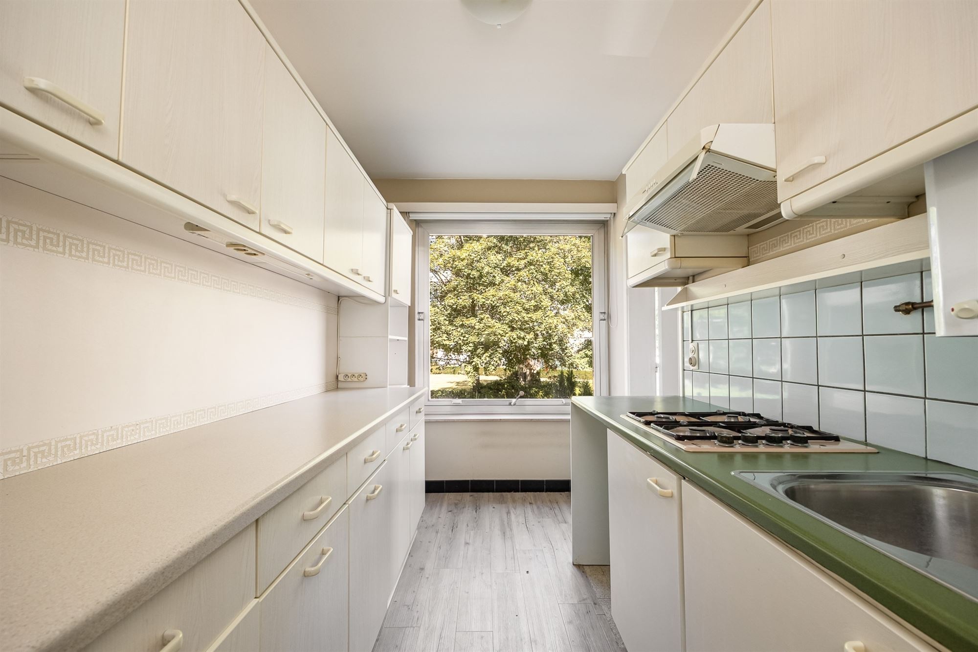 Op te frissen appartement met zuidgericht terras - foto 4