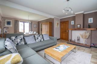 <p><strong>Century21ImmoNero stelt voor:</strong></p><p>Deze perfect onderhouden en instapklare woning, bijzonder rustig gelegen in een doodlopende straat zonder verkeer op een mooi West geörienteerd terrein van 8A69ca en omvattende:</p><p>Inkom met WC en trap, Living van 35m² Volledig ingerichte keuken van 2006 van 11m², Wasplaats, Kamer of bureau van 14m² en berging.</p><p>Verdieping biedt 3 slaapkamers van 14m², 10m² en 12m² en een badkamer (2010) met douche en WC. er is een kelder van 10m².</p><p>In de achtertuin is er een dubbele garage of atelier van 42m².</p><p>Meer info : www.tenrodestraat6.be</p>
