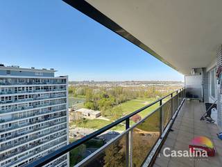 Casalina Real Estate biedt exclusief te koop aan – een ruim appartement van 70 m² op de 14e verdieping.Het bestaat uit een inkomhal met vestiaire en...