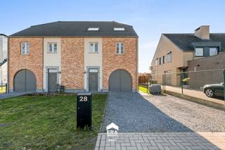 [[ DIT PAND NEEMT DEEL AAN DE ERA OPEN HUIZEN DAG OP 14/3 VAN 14:30 TOT 15:30 ]]Welkom in Neerglabbeek! De woning is centraal en praktisch gelegen...