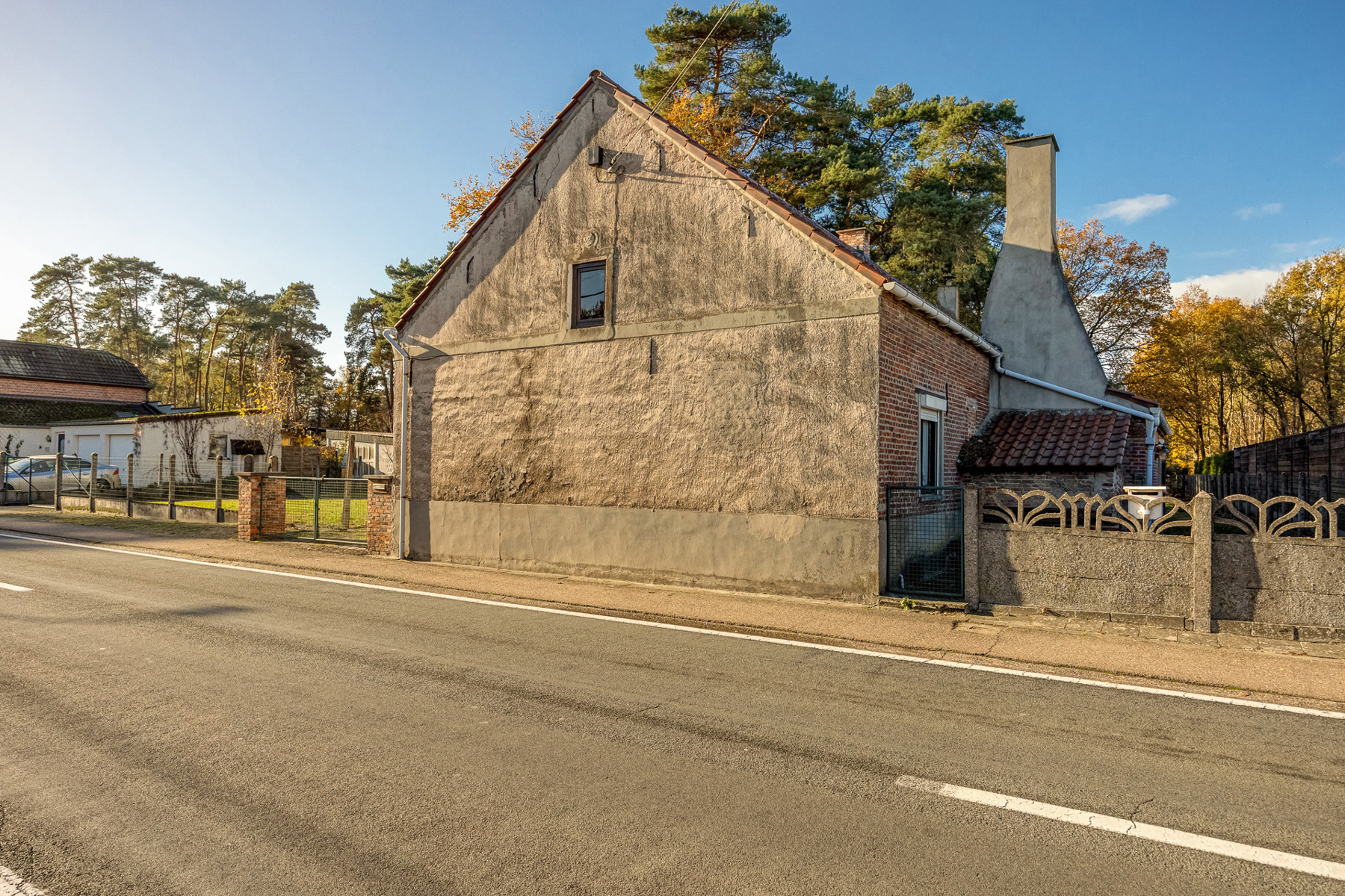 VOLLEDIG TE RENOVEREN HOEVE OP RUIM PERCEEL VAN 2156 M² - foto 5