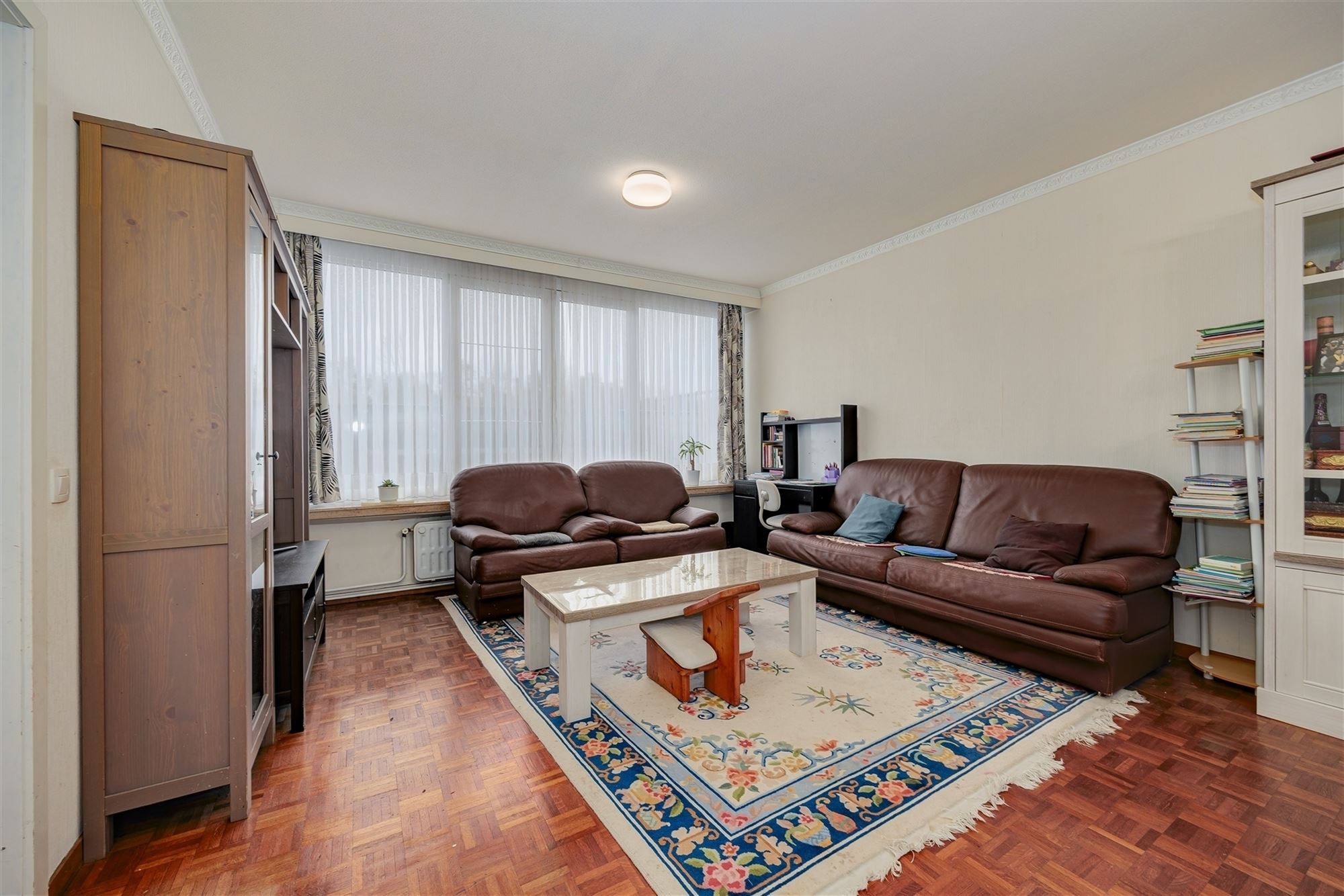 Instapklaar appartement met 2 slaapkamers + autostaanplaats - foto 1