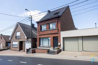 Move-in ready renovated home for sale near the centre of Sint-Lievens-Houtem. This charming property offers all modern comforts and features...