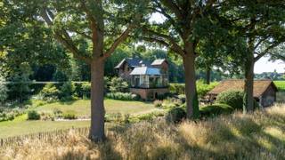 Deze uiterst charmante woning is rustig gelegen op 13a46ca te Nooderwijk, Herentals. Oorspronkelijk fungeerde " ’t Paviljoen "...