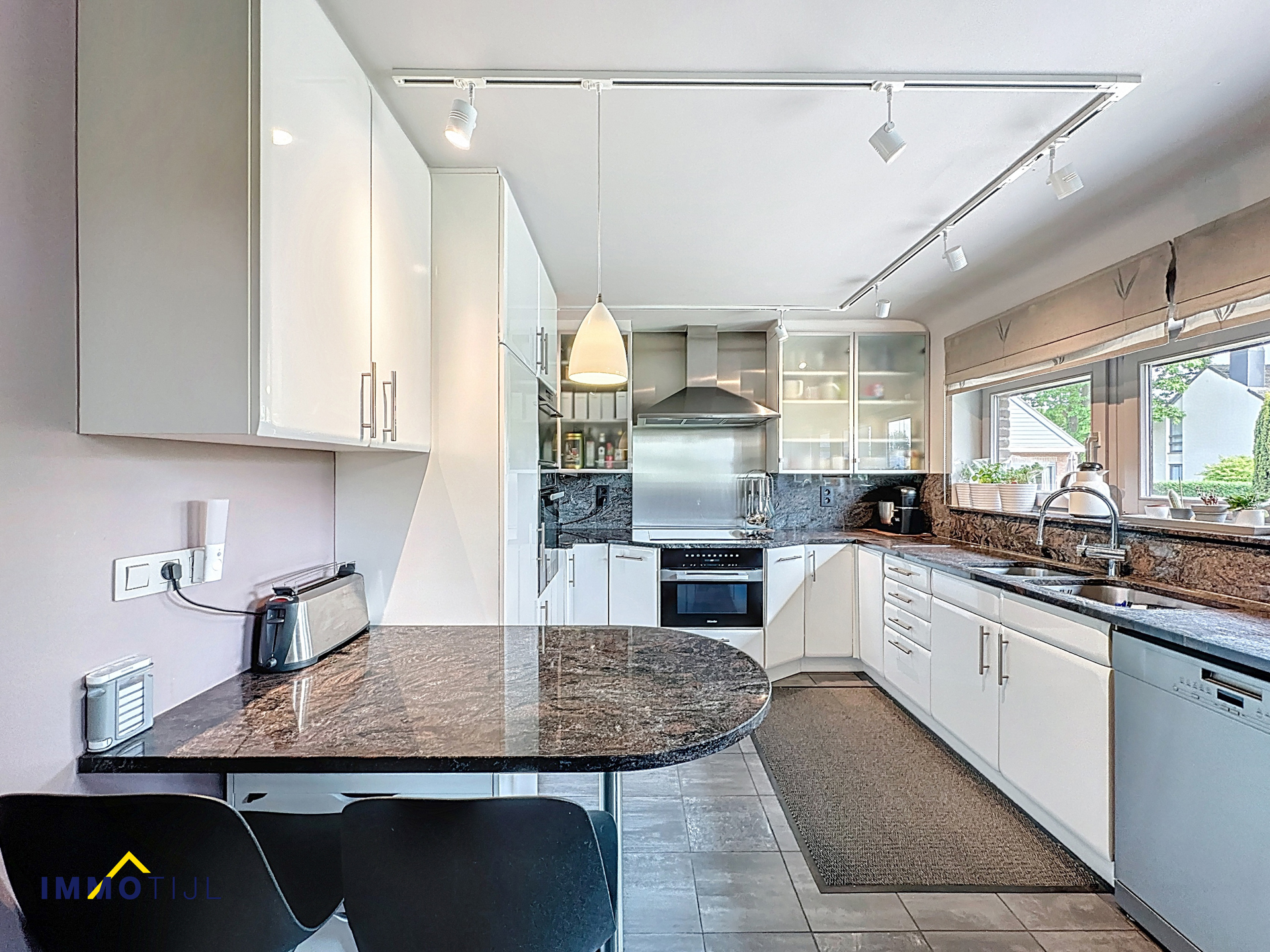 Luxueuze villa met 4 slpks, garage en prachtige tuin! - foto 4