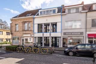 Ruim duplex appartement van ca. 130 m² op toplocatie in WijnegemDit lichtrijke duplex appartement combineert ruimte, functionaliteit en een centrale...