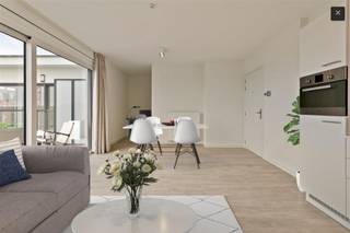 Penthouse pour séniors actifs de haut-standing offrant de nombreux services.Situé dans le Parc Elisa.Comprenant : vestiaire, living avec une belle...