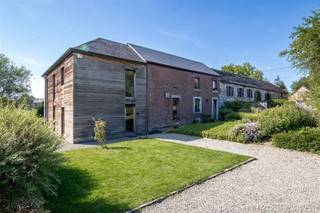 REGIO TUSSEN NAMEN EN LUIK: LANDELIJK WONEN EN WERKEN IN STIJL!Welkom in deze karaktervolle en stijlvolle woning waar rust, ruimte en functionaliteit...