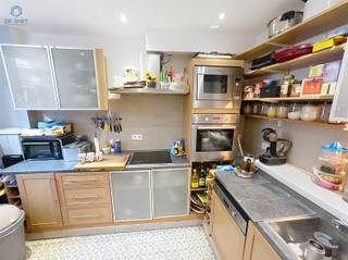 <p><span>Charming town house with 4 bedrooms, terrace and large garden within walking distance of the centre of Geraardsbergen</span></p><p><span>Are you looking for a spacious town house with all amenities close by? This property, ready for refreshing, offers plenty of potential, lots of natural light and space, all in a highly convenient location.</span></p><p><span>Layout</span><span><br />The entrance hall leads you to the fully equipped kitchen and the </span><span>bright living room</span><span>, enhanced by a skylight. At the back of the house, you will find a </span><span>separate guest toilet</span><span> and a </span><span>bathroom</span><span> with walk-in shower, vanity unit and toilet.</span></p><p><span>Outside, a </span><span>terrace with storage area</span><span> and a </span><span>large, sunny garden</span><span> provide a rare and valuable outdoor space in the city centre.</span></p><p><span>On the </span><span>first floor</span><span>, there are 2 full-size bedrooms.<br />The </span><span>second floor</span><span> features a third bedroom with an </span><span>en-suite bathroom</span><span> (vanity unit and toilet) and an additional room that can serve perfectly as an office, dressing room or hobby space.</span></p><p><span>Key features</span></p><ul><li><span>Electrical installation compliant with AREI regulations</span></li><li><span>EPC label C </span><span>no renovation obligation</span></li><li><span>4 bedrooms + office space</span></li><li><span>Large terrace and garden</span></li><li><span>Walking distance from the city centre, shops and public transport</span></li></ul><p><span>Interested in this property? Reply via the advertisement and we will contact you to schedule a visit.</span></p>