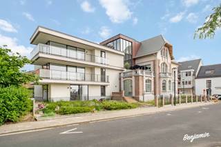 - Uitstekende ligging op het marktplein van Beselare (Beselarestraat 330, appartement 7)- Nieuwbouwappartement op de 2de verdieping (lift aanwezig)-...
