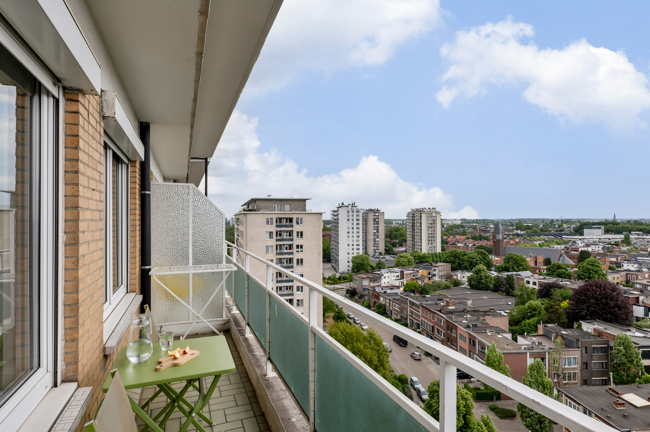 Tof appartement hoog boven Berchem mét autostaanplaats! - foto 3