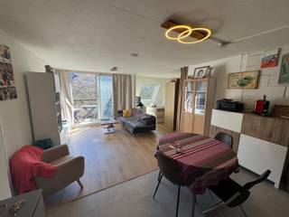 Immo Pické biedt U deze lichtrijke studio aan, gelegen op de vijfde verdieping van een gebouw met lift, in het hart van het complex “Les Venelles”...