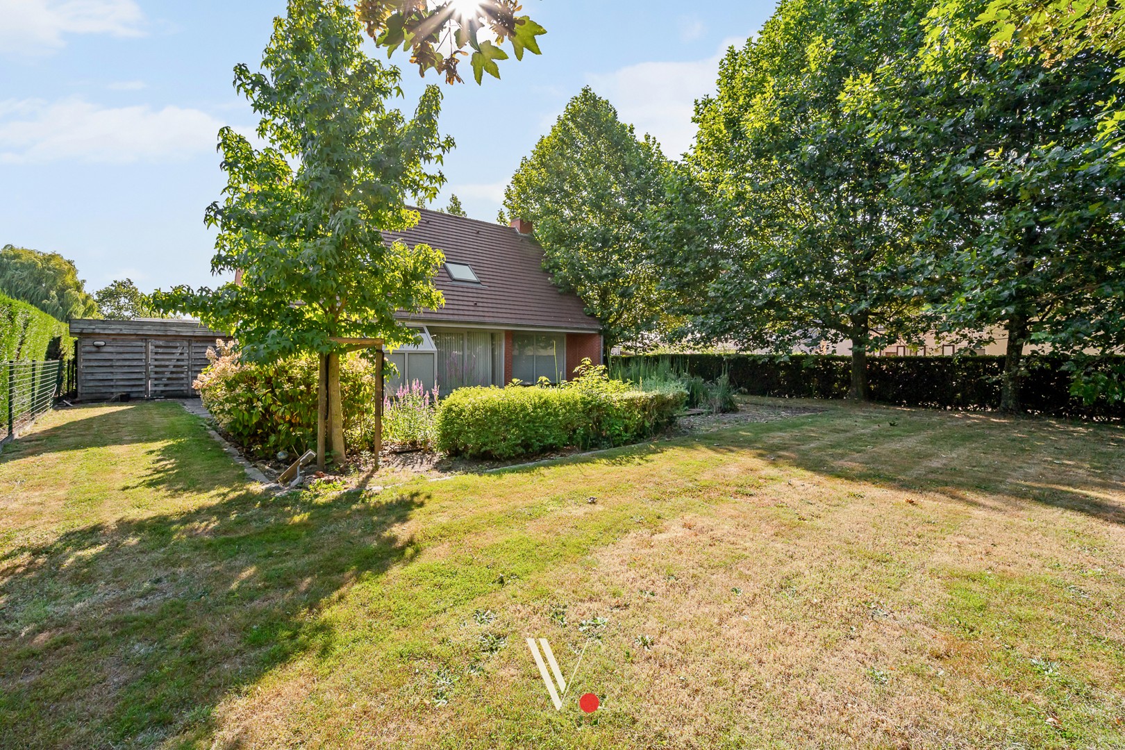 Alleenstaande woning op prachtig groen perceel van 1.000 m² in rustige buurt - foto 4