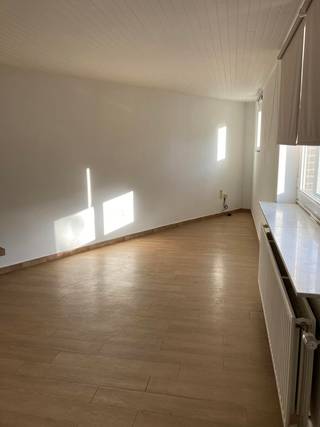 AALST - Instapklare studioInschrijven voor het geplande bezoekmoment kan via de website => www.immoderas.be/afspraak-instructieDeze studio is zeer...