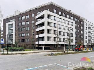Casalina Real Estate heeft het genoegen u exclusief te koop aan te bieden: een prachtig 3-slaapkamerappartement gelegen op de 3e verdieping, met...