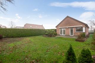 Uiterst gunstig en rustig gelegen woning op de hoek David Tenierslaan/Beukendreef.  Dit huis bevindt zich in een residentiële woonomgeving, op wandelafstand van het commerciële centrum met alle winkels, verschillende scholen, de Carrefour en de bushalte op 50m.  De opritten van zowel E19 als A12 liggen op slechts enkele minuten rijden.  Er is parkeergelegenheid aan het eigendom zelf in de inpandige garage en in de straat.  <br /><br />Het bouwjaar is 1990.  Dit eigendom werd steeds goed onderhouden &amp; werd recent volledig geschilderd.  Goede EPC score: Label C!  Alles bevindt zich op het GELIJKVLOERS: een inkomhall, een woonkamer met zicht op de tuin, een ingerichte keuken, een apart toilet, een 1e slaapkamer/bureau, een 2e slaapkamer en een ingerichte badkamer.  Er is een zolderruimte van 28m2, te bereiken via uittrekbare zoldertrap. Mits aanpassing van de dakstructuur is een 3e slaapkamer mogelijk.  De tuin is zongericht en beschikt over een terras en tuinberging.  <br /><br />Wenst u graag een bezichtiging?  Contacteer ons via 03 459 99 99 of info@leximmo.be voor een afspraak ter plaatse !