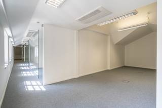 UNIEKE KANTOORRUIMTE (405m2) GELEGEN IN HET STATIGE 'OUD GASTHUIS' OP DE GROENE BOULEVARD TE HASSELT. TROEVEN- Top-locatie- Standingvol...