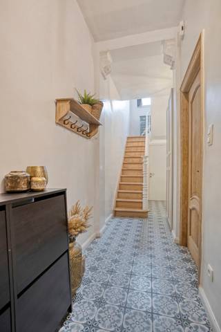 Deze karaktervolle herenwoning, gebouwd in 1920, bevindt zich in het hart van Gelrode en werd door de jaren heen grondig en met respect voor...