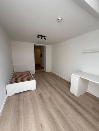 <p><span>For rent: Student room in Kortrijk Doorniksestraat 63</span></p><p><span>Are you looking for a cozy and practical student room in the heart of Kortrijk?<br />Then this room in </span><span>Doorniksestraat 63</span><span>is </span><span> ideal for you!</span></p><p><span>Central location: within walking distance of colleges, university, stores, train station and entertainment venues.<br />Comfortable room with everything you need to study and relax peacefully.<br />Common facilities are well maintained.</span></p><p><span>Address: Doorniksestraat 63, Kortrijk<br />Rent: </span><span>550per month</span><span> (excl. depending on utilities, syndic fees, maintenance of common parts)</span></p><p><span>Perfect for students who like to </span><span> live</span><span>close to </span><span>all facilities</span><span> while staying in a pleasant environment.</span></p><p><span>Interested? Feel free to contact us for more information or a viewing!</span></p><p><span> </span></p>