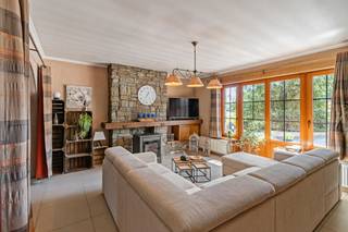 Leuke charmante woning met oprit, garage, 5 slk en stadstuin. INDELING: garage, gezellige leefruimte, keuken met extra ontbijthoek, apart...