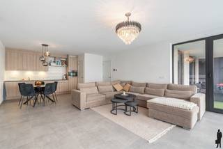 Mooi, instapklaar 2 slpk. appartement in "De zagerij" te Minderhout.INDELING:- Inkomhal- Lichte leefruimte- Volledig geïnstalleerde keuken- Berging-...