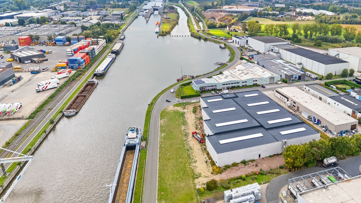 567 m² Nieuwbouw KMO-unit op een topligging te Evergem - foto 1