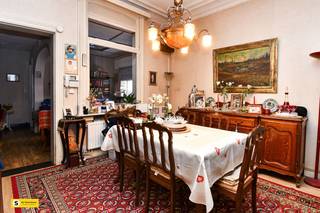 Deze rustieke karaktervolle woning met naastgelegen mogelijke bouwgrond  biedt mogelijkheden.  De woning ligt op een perceel met een opp. van 121...