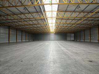 Fenomenaal gelegen loods met een oppervlakte van 2.730 m² en een buitenstockage van 915 m². Fantastische ligging met zichtlocatie vanaf de A12.Het...