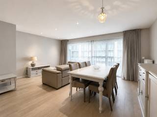 Recent en energiezuinig appartement met 2 slaapkamers en een leuk terras, rustig gelegen in een recent gebouw nabij de vernieuwde jachthaven te Zeebrugge. <br /><br />Indeling: inkomhal met apart toilet, een ruime woonkamer met veel licht dat uitgeeft op een mooi terras aan de voorkant. Verder nog een ingerichte open keuken, een aparte berging met aansluiting voor WM/DK, twee slaapkamers en een mooie badkamer met inloopdouche.<br /><br />Maandelijkse huurprijs: € 795 huur + € 55 syndicuskosten. <br /><br />Meer informatie of een vrijblijvend bezoek? <br />Contacteer Willem Cauwels op het nummer 050/89.27.70.
