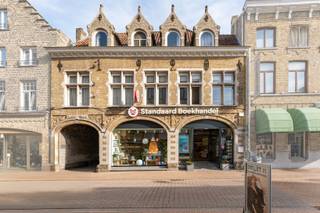 In het absolute centrum van Veurne vinden we deze investeringsopportuniteit terug. Een historisch gebouw bestaande uit 4 appartementen en...