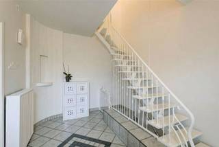 ENKEL VOOR INVESTEERDERS! The Doggy Shop blijft gewoon open! Deze opbrengsteigendom is centraal gelegen net over de grens van Lier. Zowel de woning...