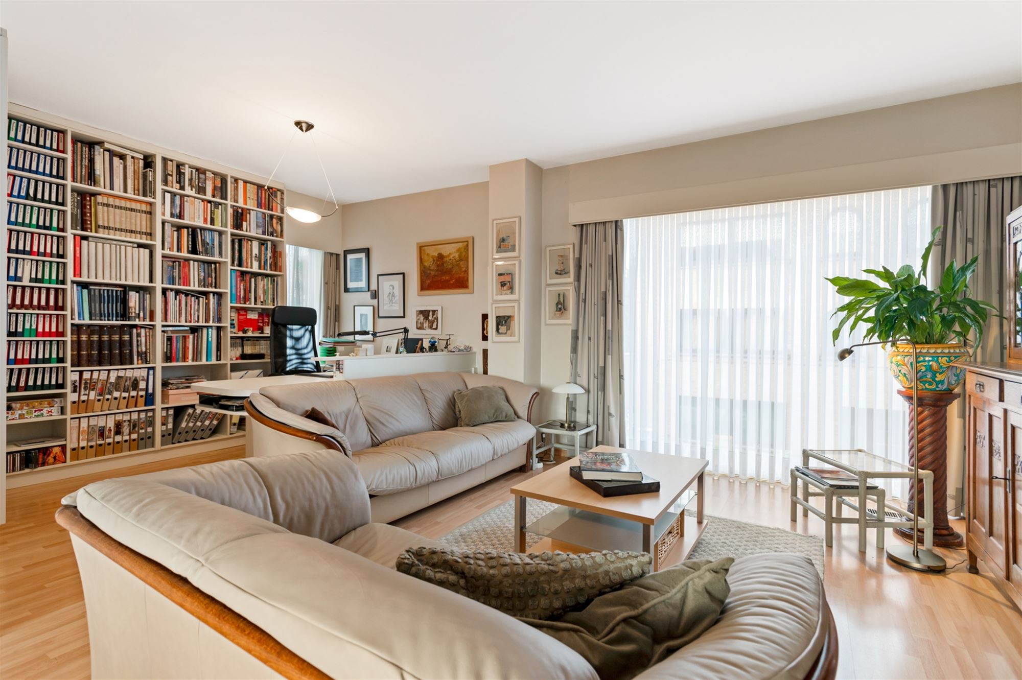 Maison de plain-pied avec 3 chambres à coucher et portail de jardin côté rue. - photo 5