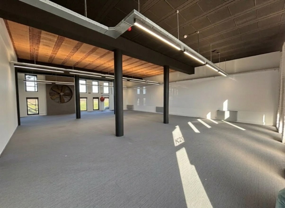 Commercial à louer à Courtrai - photo 3