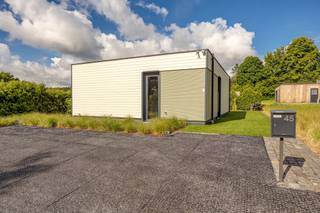 Charmante en energiezuinige bungalow gelegen in een rustige wijk vlakbij het Albertkanaal en omgeven door een prachtige bosrijke omgeving. Deze...