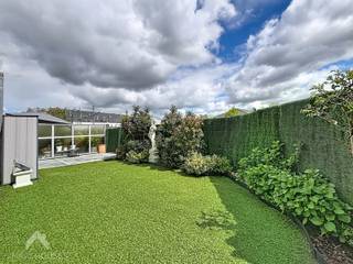 Ruimtelijk en uitzonderlijk groot gelijkvloers appartement met een doordachte indeling en alle comfort. Dankzij de twee aparte inkomhallen geniet...