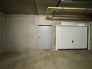 Op zoek naar extra ruimte om uw spullen netjes en veilig op te bergen?<br /><br />De berging bevindt zich in een goed onderhouden gebouw, namelijk residentie Conincklijke Passage te centrum Roeselare.<br />Deze praktische berging biedt de perfecte oplossing voor wie nood heeft aan bijkomende opslagruimte, ideaal voor archief, verhuisdozen, seizoensmateriaal, gereedschap, ...<br /><br />Perfect voor bewoners of externen die extra bergruimte nodig hebben.<br /><br /><strong>Ook wild geworden van deze berging? <br />Twijfel niet langer en leg vandaag nog uw bezoek vast! </strong>