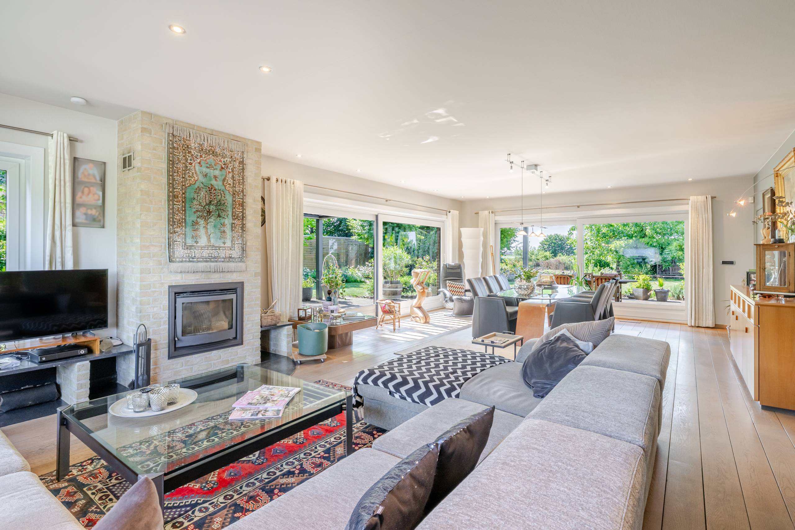 EXCLUSIEVE VILLA MET 5 SLAAPKAMERS EN PRACHTIGE TUIN - foto 4