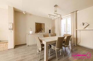 !!! IDEALE INVESTERING VOOR VERHUUR !!!* Perfect onderhouden en instapklare woning met 3 slaapkamers, veranda en terras in het centrum van Meulebeke*...