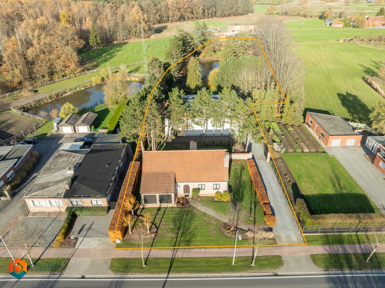 Te renoveren woning met 4 slpkrs en magazijn van 360m² op ruim perceel van 5730m² - foto 1