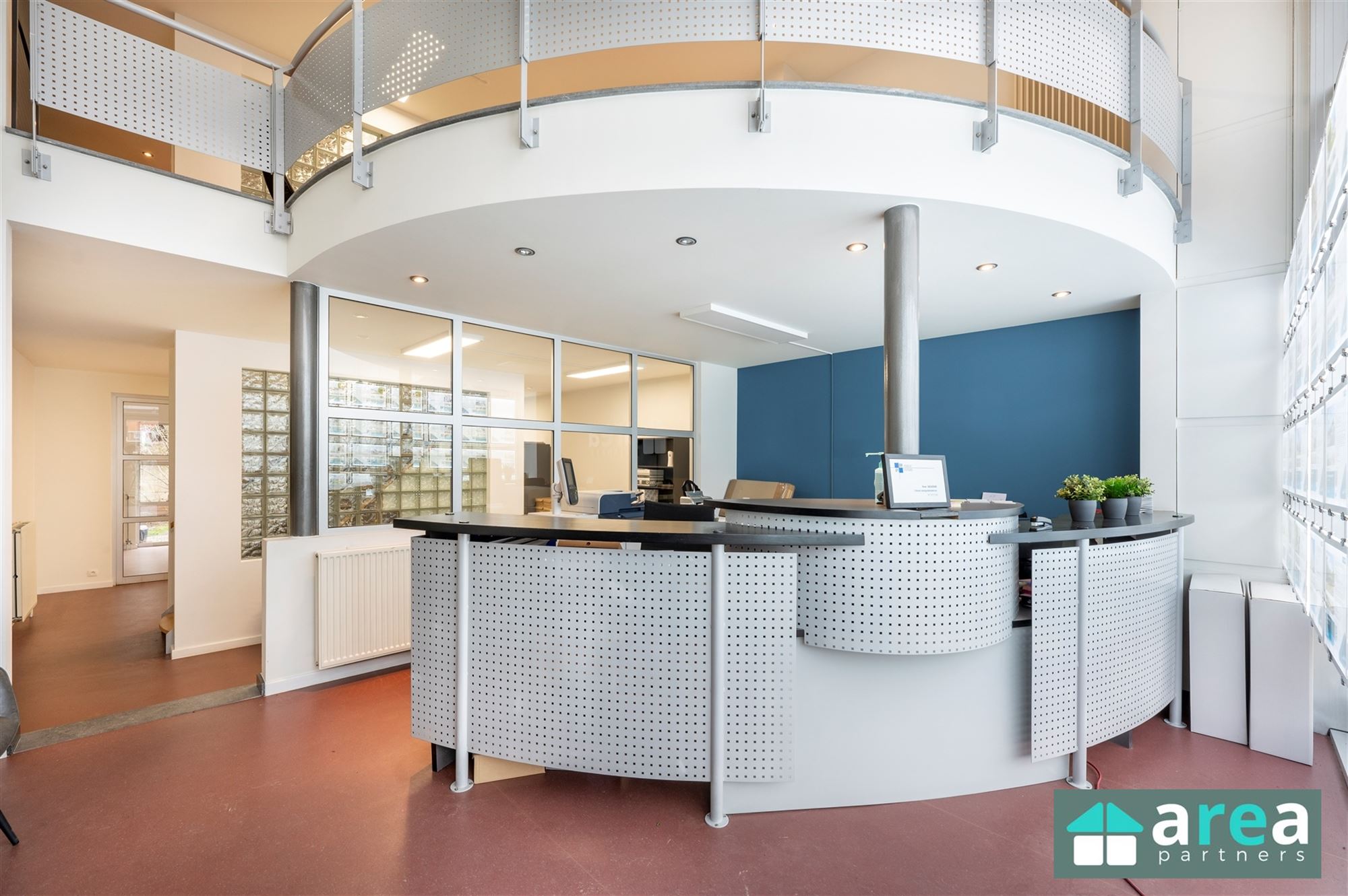 kantoorgebouw met woonst - foto 2