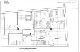 Bent u op zoek naar een strategisch gelegen en flexibel inzetbaar pand in het hart van de stad? Dan is dit handelspand, gebouwd in 1966, een uitstekende kans! Met een gunstig EPC-label B, biedt het pand lage energiekosten en veel potentieel.Dit pand is verdeeld over twee verdiepingen, elk 90 m², en biedt een totale oppervlakte van 180 m². De indeling is uitermate geschikt voor diverse doeleinden:Handelsruimte of Kantoor: Perfect voor een winkel, dienstverlenend beroep of als modern kantoorgebouw.Praktijkruimte: Ideaal voor een medische, paramedische, of andere professionele praktijk.Woonproject: Er is een unieke mogelijkheid om het pand om te vormen tot een comfortabel appartement.De troeven op een rij:Twee ingangen: De aanwezigheid van twee aparte ingangen biedt maximale flexibiliteit en de optie om de verdiepingen gescheiden te gebruiken.Twee verdiepingen (90 m² elk): De benedenverdieping en de kelderverdieping (-1) zijn vlot toegankelijk en bruikbaar.Het pand is voorzien van sanitaire voorzieningen en een praktisch keukentje.Aparte meters en verwarming: U geniet van volledige onafhankelijkheid dankzij aparte tellers en een comfortabele verwarming op gas.Met een EPC-label B is dit pand klaar voor de toekomst.Mis deze kans niet om een polyvalente en energiezuinige vastgoedinvestering te verwerven! Contacteer ons nog vandaagOpmerking: De bijgevoegde AI-visualisaties dienen louter ter inspiratie. Ze houden geen rekening met technische limieten, stedenbouwkundige voorschriften of de feitelijke realisatiemogelijkheden.