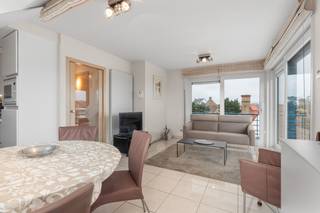 Te koop: licht en verzorgd appartement in Koksijde, met zongerichte terrassen, garage in de residentie en een prachtig vrij zicht Dit appartement uit...