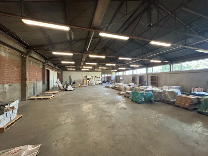 Ruime magazijn- of atelierruimte van 833 m² - photo 4