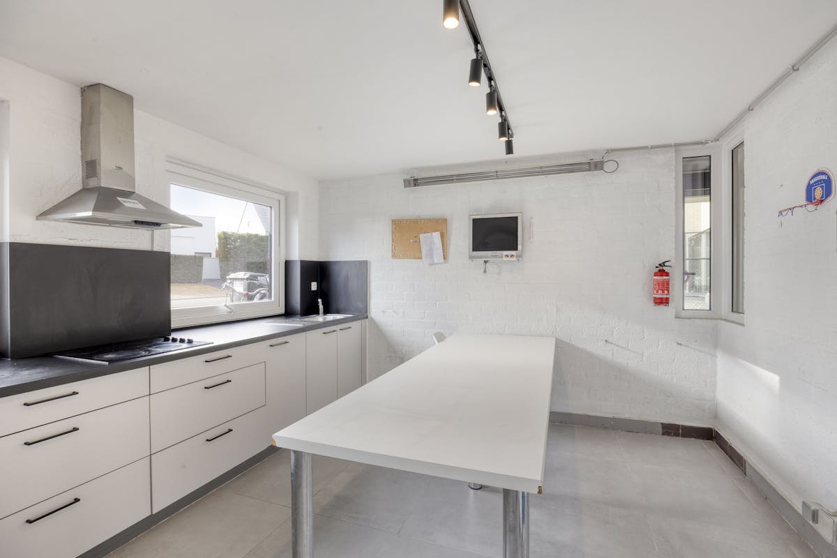 Opbrengsteigendom met 9 studentenkamers en duplex-appartement te Hasselt - foto 3