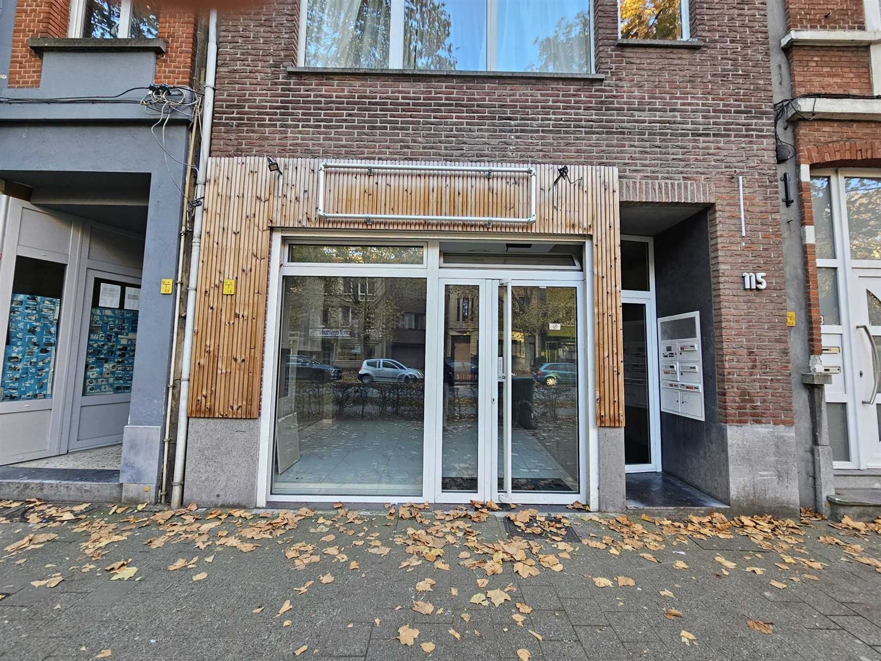 Commercial for rent in Berchem - photo 1